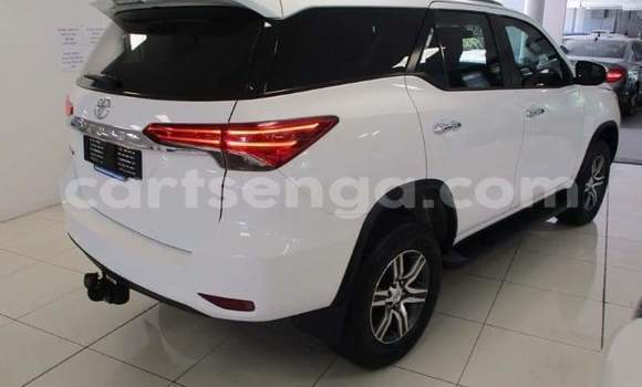 Nunua Ilio tumika Toyota Fortuner White Gari ndani ya Nhlangano nchini Wilaya ya Shiselweni Nunua Ilio tumika Toyota Fortuner White Gari ndani ya Nhlangano nchini Wilaya ya Shiselweni