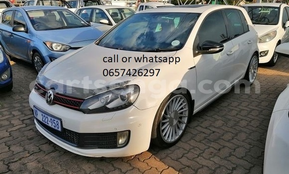 Nunua Ilio tumika Volkswagen Golf GTI White Gari ndani ya Bulembu nchini Hhohho