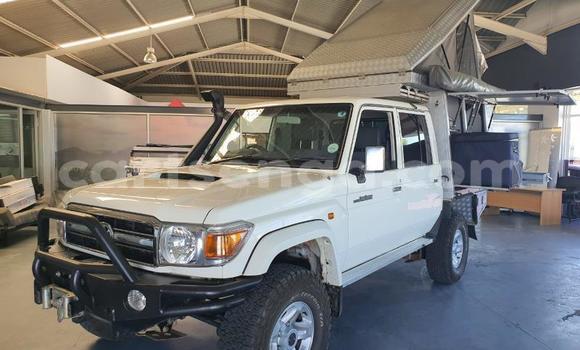 Nunua Ilio tumika Toyota Land Cruiser White Gari ndani ya Bulembu nchini Hhohho Nunua Ilio tumika Toyota Land Cruiser White Gari ndani ya Bulembu nchini Hhohho