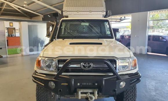 Nunua Ilio tumika Toyota Land Cruiser White Gari ndani ya Bulembu nchini Hhohho Nunua Ilio tumika Toyota Land Cruiser White Gari ndani ya Bulembu nchini Hhohho