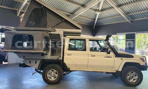 Nunua Ilio tumika Toyota Land Cruiser White Gari ndani ya Bulembu nchini Hhohho Nunua Ilio tumika Toyota Land Cruiser White Gari ndani ya Bulembu nchini Hhohho