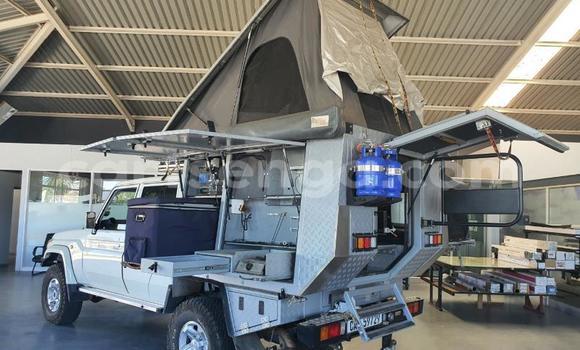 Nunua Ilio tumika Toyota Land Cruiser White Gari ndani ya Bulembu nchini Hhohho Nunua Ilio tumika Toyota Land Cruiser White Gari ndani ya Bulembu nchini Hhohho