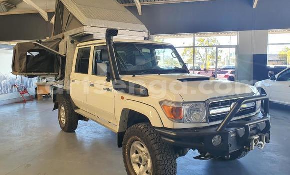 Nunua Ilio tumika Toyota Land Cruiser White Gari ndani ya Bulembu nchini Hhohho Nunua Ilio tumika Toyota Land Cruiser White Gari ndani ya Bulembu nchini Hhohho