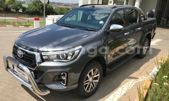 Nunua Ilio tumika Toyota Hilux Silver Gari ndani ya Bulembu nchini Hhohho Nunua Ilio tumika Toyota Hilux Silver Gari ndani ya Bulembu nchini Hhohho