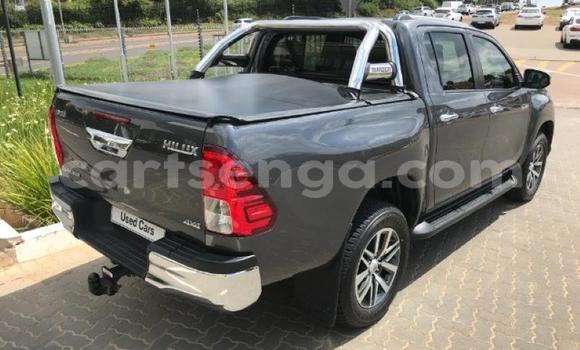 Nunua Ilio tumika Toyota Hilux Silver Gari ndani ya Bulembu nchini Hhohho Nunua Ilio tumika Toyota Hilux Silver Gari ndani ya Bulembu nchini Hhohho