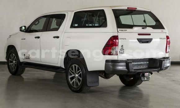 Nunua Ilio tumika Toyota Hilux White Gari ndani ya Ezulwini nchini Hhohho Nunua Ilio tumika Toyota Hilux White Gari ndani ya Ezulwini nchini Hhohho