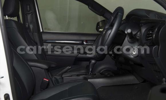 Nunua Ilio tumika Toyota Hilux White Gari ndani ya Ezulwini nchini Hhohho Nunua Ilio tumika Toyota Hilux White Gari ndani ya Ezulwini nchini Hhohho