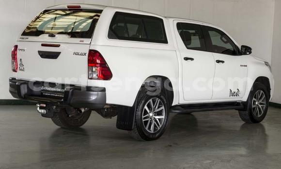 Nunua Ilio tumika Toyota Hilux White Gari ndani ya Ezulwini nchini Hhohho Nunua Ilio tumika Toyota Hilux White Gari ndani ya Ezulwini nchini Hhohho