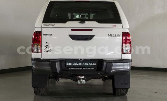 Nunua Ilio tumika Toyota Hilux White Gari ndani ya Ezulwini nchini Hhohho Nunua Ilio tumika Toyota Hilux White Gari ndani ya Ezulwini nchini Hhohho