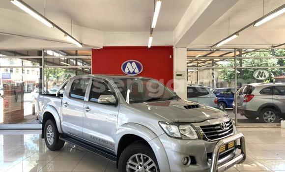 Buy Used Toyota Hilux Silver Car in Ezulwini in Hhohho Buy Used Toyota Hilux Silver Car in Ezulwini in Hhohho