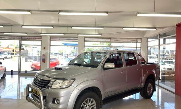 Buy Used Toyota Hilux Silver Car in Ezulwini in Hhohho Buy Used Toyota Hilux Silver Car in Ezulwini in Hhohho