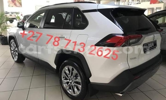 Acheter Occasion Voiture Toyota RAV4 Blanc à Bulembu, Hhohho Acheter Occasion Voiture Toyota RAV4 Blanc à Bulembu, Hhohho