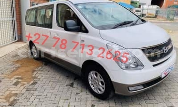 Acheter Occasion Voiture Hyundai H1 Blanc à Hluti, Shiselweni District Acheter Occasion Voiture Hyundai H1 Blanc à Hluti, Shiselweni District