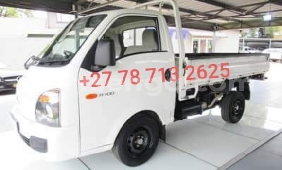 Buy Used Hyundai H1 White Car in Ezulwini in Hhohho