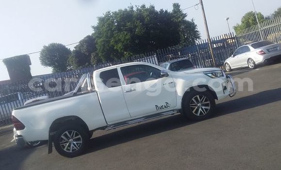 Buy Used Toyota Hilux White Car in Ezulwini in Hhohho Buy Used Toyota Hilux White Car in Ezulwini in Hhohho