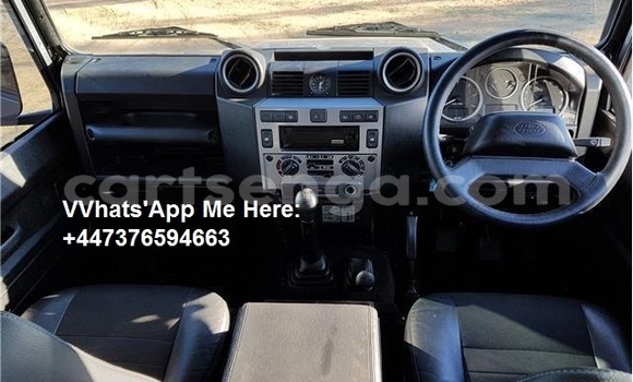 Nunua Ilio tumika Land Rover Defender Silver Gari ndani ya Mbabane nchini Manzini Nunua Ilio tumika Land Rover Defender Silver Gari ndani ya Mbabane nchini Manzini
