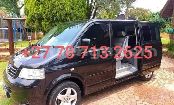 Nunua Ilio tumika Volkswagen Caravelle Black Gari ndani ya Ezulwini nchini Hhohho Nunua Ilio tumika Volkswagen Caravelle Black Gari ndani ya Ezulwini nchini Hhohho