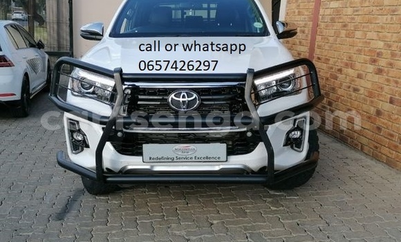 Nunua Ilio tumika Toyota Hilux White Gari ndani ya Ezulwini nchini Hhohho Nunua Ilio tumika Toyota Hilux White Gari ndani ya Ezulwini nchini Hhohho
