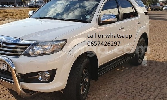 Acheter Occasion Voiture Toyota Fortuner Blanc à Hlatikulu, Shiselweni District Acheter Occasion Voiture Toyota Fortuner Blanc à Hlatikulu, Shiselweni District