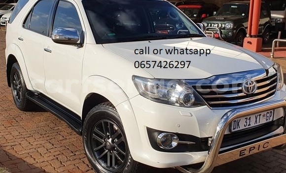Acheter Occasion Voiture Toyota Fortuner Blanc à Hlatikulu, Shiselweni District Acheter Occasion Voiture Toyota Fortuner Blanc à Hlatikulu, Shiselweni District