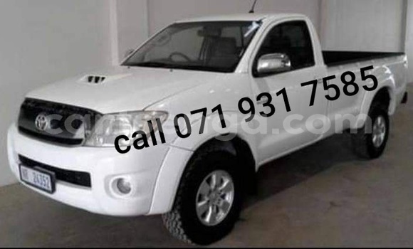 Buy Used Toyota Hilux White Car in Bulembu in Hhohho
