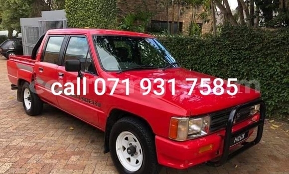 Nunua Ilio tumika Toyota Hilux Red Gari ndani ya Ezulwini nchini Hhohho