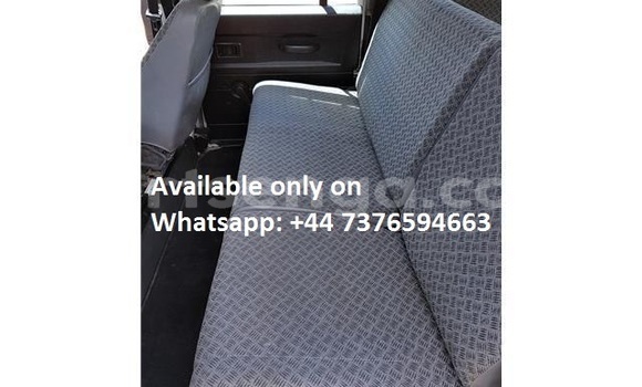 Buy Used Land Rover Defender White Car in Mbabane in Manzini Buy Used Land Rover Defender White Car in Mbabane in Manzini