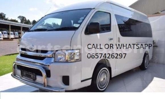 Nunua Ilio tumika Toyota Hiace White Gari ndani ya Ezulwini nchini Hhohho