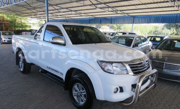 Nunua Ilio tumika Toyota Hilux White Gari ndani ya Manzini nchini Manzini