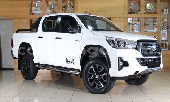 Nunua Ilio tumika Toyota Hilux White Gari ndani ya Mbabane nchini Manzini