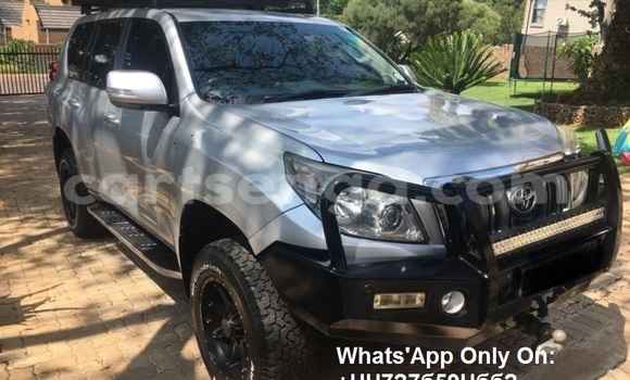 Nunua Ilio tumika Toyota Land Cruiser Prado Silver Gari ndani ya Mbabane nchini Manzini