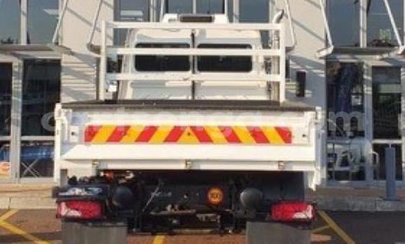 Acheter Occasion Utilitaire Mercedes‒Benz 407D Blanc à Mbabane, Manzini Acheter Occasion Utilitaire Mercedes‒Benz 407D Blanc à Mbabane, Manzini