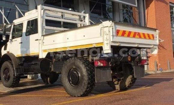 Acheter Occasion Utilitaire Mercedes‒Benz 407D Blanc à Mbabane, Manzini Acheter Occasion Utilitaire Mercedes‒Benz 407D Blanc à Mbabane, Manzini