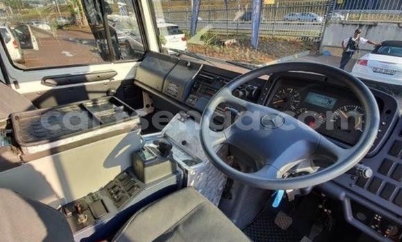 Acheter Occasion Utilitaire Mercedes‒Benz 407D Blanc à Mbabane, Manzini Acheter Occasion Utilitaire Mercedes‒Benz 407D Blanc à Mbabane, Manzini