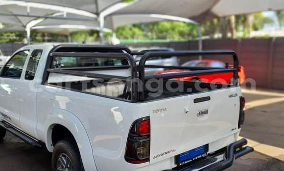 Buy Used Toyota Hilux White Car in Ezulwini in Hhohho Buy Used Toyota Hilux White Car in Ezulwini in Hhohho