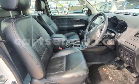 Buy Used Toyota Hilux White Car in Ezulwini in Hhohho Buy Used Toyota Hilux White Car in Ezulwini in Hhohho