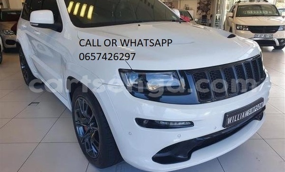 Nunua Ilio tumika Jeep Grand Cherokee SRT8 White Gari ndani ya Ezulwini nchini Hhohho