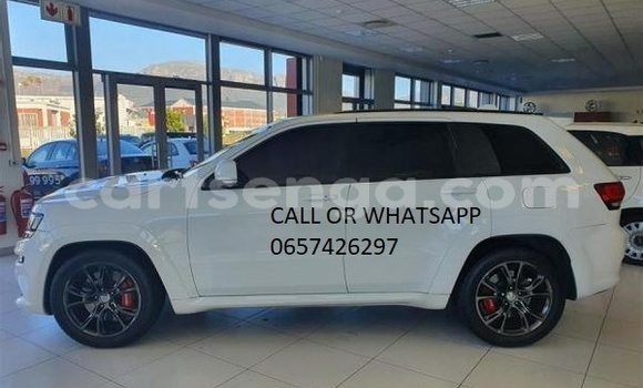 Nunua Ilio tumika Jeep Grand Cherokee SRT8 White Gari ndani ya Ezulwini nchini Hhohho Nunua Ilio tumika Jeep Grand Cherokee SRT8 White Gari ndani ya Ezulwini nchini Hhohho