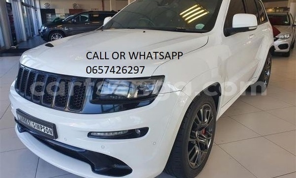 Nunua Ilio tumika Jeep Grand Cherokee SRT8 White Gari ndani ya Ezulwini nchini Hhohho Nunua Ilio tumika Jeep Grand Cherokee SRT8 White Gari ndani ya Ezulwini nchini Hhohho
