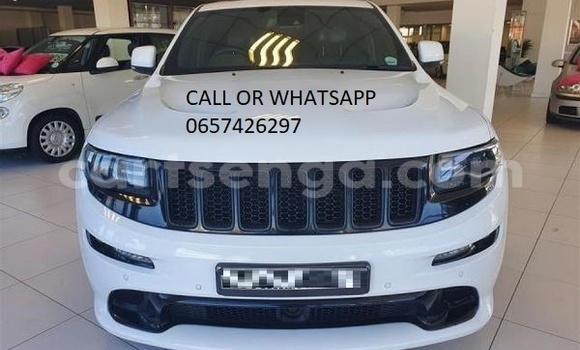 Nunua Ilio tumika Jeep Grand Cherokee SRT8 White Gari ndani ya Ezulwini nchini Hhohho Nunua Ilio tumika Jeep Grand Cherokee SRT8 White Gari ndani ya Ezulwini nchini Hhohho