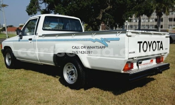 Nunua Ilio tumika Toyota Hilux White Gari ndani ya Hluti nchini Wilaya ya Shiselweni Nunua Ilio tumika Toyota Hilux White Gari ndani ya Hluti nchini Wilaya ya Shiselweni