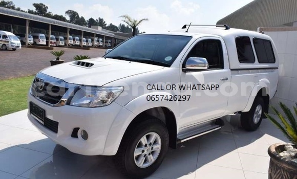 Buy Used Toyota Hilux White Car in Ezulwini in Hhohho