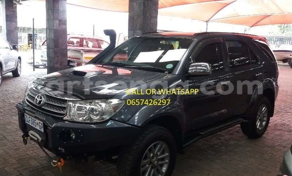 Nunua Ilio tumika Toyota Fortuner Silver Gari ndani ya Ezulwini nchini Hhohho Nunua Ilio tumika Toyota Fortuner Silver Gari ndani ya Ezulwini nchini Hhohho