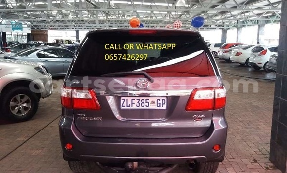 Nunua Ilio tumika Toyota Fortuner Silver Gari ndani ya Ezulwini nchini Hhohho Nunua Ilio tumika Toyota Fortuner Silver Gari ndani ya Ezulwini nchini Hhohho