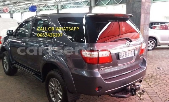 Nunua Ilio tumika Toyota Fortuner Silver Gari ndani ya Ezulwini nchini Hhohho Nunua Ilio tumika Toyota Fortuner Silver Gari ndani ya Ezulwini nchini Hhohho