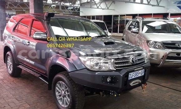 Nunua Ilio tumika Toyota Fortuner Silver Gari ndani ya Ezulwini nchini Hhohho Nunua Ilio tumika Toyota Fortuner Silver Gari ndani ya Ezulwini nchini Hhohho