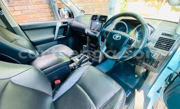 Acheter Occasion Voiture Toyota Land Cruiser Prado Blanc à Ezulwini, Hhohho Acheter Occasion Voiture Toyota Land Cruiser Prado Blanc à Ezulwini, Hhohho