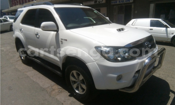 Buy Used Toyota Fortuner White Car in Ezulwini in Hhohho Buy Used Toyota Fortuner White Car in Ezulwini in Hhohho