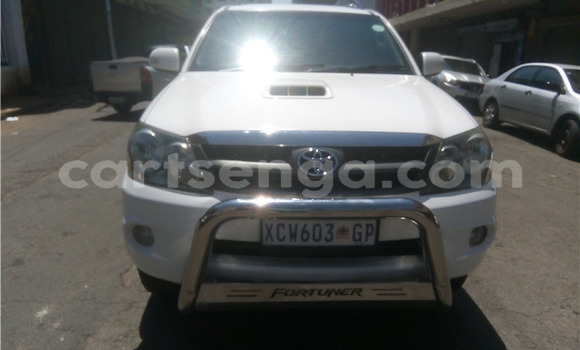 Buy Used Toyota Fortuner White Car in Ezulwini in Hhohho Buy Used Toyota Fortuner White Car in Ezulwini in Hhohho