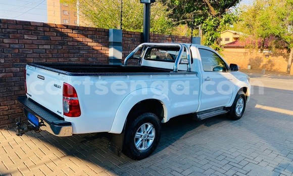 Buy Used Toyota Hilux White Car in Mbabane in Manzini Buy Used Toyota Hilux White Car in Mbabane in Manzini